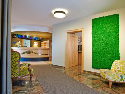 Naturhotel - Müllmanagement: Maßnahmen zur Abfallvermeidung - Lobby und Rezeption - Das Grüne Hotel zur Post - 100% BIO
