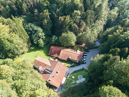 Naturhotel - Umgebungsschwerpunkt: Stadt - Salzburg - Seenland - Hotel im Wald Hammerschmiede bei Salzburg - Hotel Naturidyll Hammerschmiede 