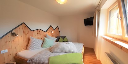 Naturhotel - Allergiker-Zimmer - Tirol - Schlafzimmer mit traumhaftem Ausblick - Bio & Reiterhof der Veitenhof