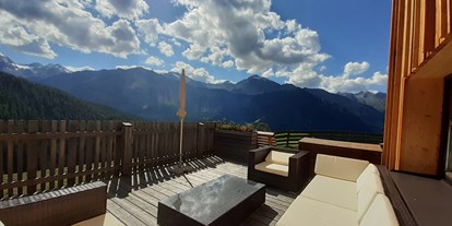 Naturhotel - Aktivurlaub möglich - Garmisch-Partenkirchen - Entspannen auf unserer Sonnenterrasse - Bio & Reiterhof der Veitenhof