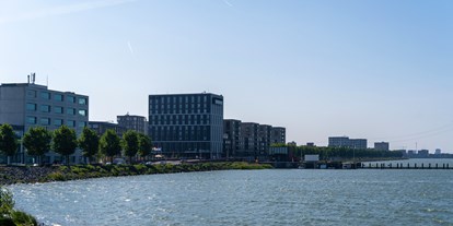 Naturhotel - Bio-Hotel Merkmale: Ökologische Architektur - Niederlande - Four Elements Hotel Amsterdam