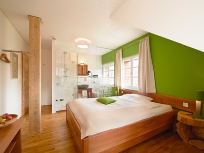 Naturhotel - Bio-Hotel Merkmale: Naturlatex Schlafsysteme - Es gibt 10 Einzel- und Doppelzimmer mit 20 Betten - LindenGut - das Bio-Gästehaus