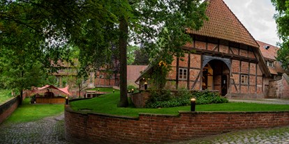 Naturhotel - Sonnenterrasse - Lüneburger Heide - Willkommen auf WildLand! Wir liegen in der Südheide, direkt am Naturschutzgebiet und leben Natur pur - Biohotel Wildland 
