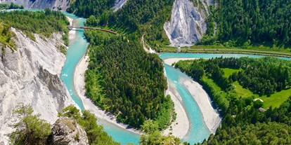 Naturhotel - Bio-Anteil: mind. 80% Bio - Schweiz - Die Umgebung des Ucliva - Glacier-Express-Route durch die wildromantische Rheinschlucht, auch bekannt als Swiss Grand Canyon - Biohotel Ucliva