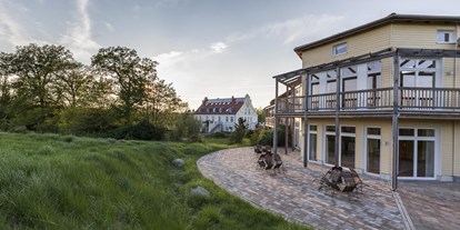 Naturhotel - Umgebungsschwerpunkt: Land - Region Schwerin - Zirbenhäuser mit Gutshaus - Biohotel Gutshaus Parin