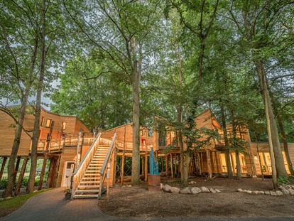 Naturhotel - auch für Familien mit Kindern - Willkommen in unserem Baumhausdorf... - BIO-Hotel Kenners LandLust