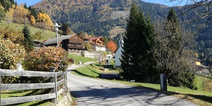 Naturhotel - Massagen - Tirol - Der Gasthof zum Ederplan liegt inmitten von Wald, unberührter Natur und Wiesen - Veganer Gasthof zum Ederplan