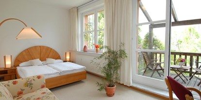Naturhotel - Sonnenterrasse - Mecklenburg-Vorpommern - Alle Zimmer sind mit Vollholzmöbeln, metallfreien Betten, natürlichen Materialien und Netzfreischaltung ausgestattet. - Gutshaus Stellshagen