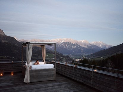 Naturhotel - Wassersparmaßnahmen - Kitzbühel - Romantikbad unter freiem Himmel - Holzhotel Forsthofalm