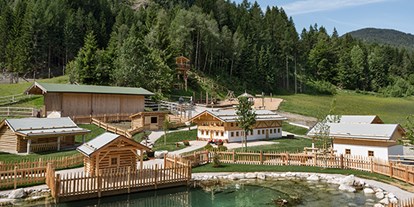 Naturhotel - Sauna - Leogang - Das Naturhotel Forsthofgut - 30.000 qm Gartenanlage mit Bio-Badesee und Kinderbauernhof miniGUT. - Naturhotel Forsthofgut