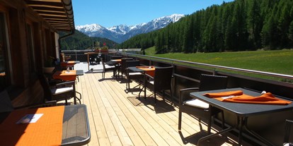 Naturhotel - Sauna - Schweiz - Sonnenterrasse des Hotels - Bio-Hotel Al Rom