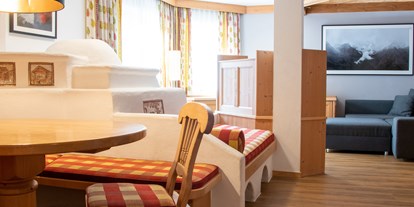 Naturhotel - Sauna - Leogang - 4-Raum Apartment Essbereich, Kachelogen  - The RESI Apartments "mit Mehrwert"
