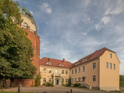 Naturhotel - Mitarbeiterbetreuung: Bio-Verpflegung - Brandenburg Nord - Außenansicht - ahead burghotel