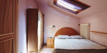 Naturhotel - Zertifizierte Naturkosmetik - Österreich - Schlafzimmer im kleinsten Apartment - Naturhaus Lehnwieser
