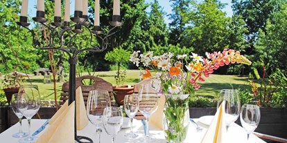 Naturhotel - Green Wedding - Bad Herrenalb - Auf der Terrasse im Stiftspark genießen Sie Slowfood, bio, Rrgional - Naturhotel Stiftsgut Keysermühle