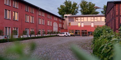 Naturhotel - Ökoheizung: Holzheizung: ja, Holzhackschnitzel - Brandenburg Süd - Bio-Hotel Hofseite - Bio Hotel Landgut Stober