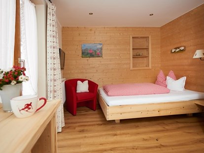 Naturhotel - auch für Familien mit Kindern - Österreich - Die Walserstuba verfügt über 4 gemütliche Einzelzimmer - Biohotel Walserstuba