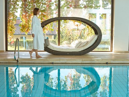 Naturhotel - Bonus bei Verzicht der Zimmerzwischenreinigung - Garmisch-Partenkirchen - Wasser belebt den Körper. Eine Runde Schwimmen im Hallenbad. - Biohotel Eggensberger