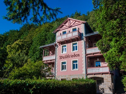 Naturhotel - Green Meetings werden angeboten - das Bio-Hotel Villa Waldfrieden mit 8 Themenzimmern, in denen man eine kleine Weltreise machen kann  - Bio- & Nationalpark-Refugium Schmilka