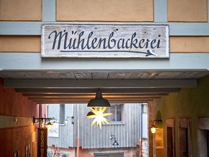 Naturhotel - Sonnenterrasse - Sächsische Schweiz - Täglich frisches Brot, Brötchen sowie süße und herzhafte, wagenradgroße Kuchen kommen aus unserer hauseigenen Mühlenbäckerei - Bio- & Nationalpark-Refugium Schmilka