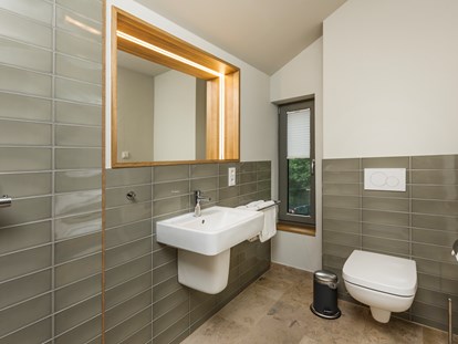 Naturhotel - Umgebungsschwerpunkt: Insel - Deutschland - DieSchlafzimmer verfügen je über ein Bad en Suite - im-jaich Naturoase Gustow