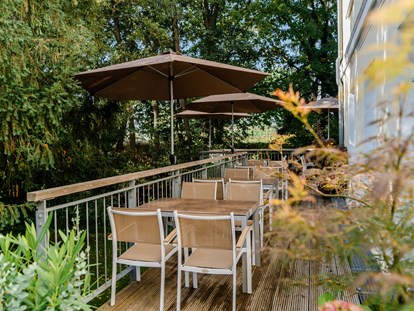 Naturhotel - Bio-Küche: keine Mikrowelle - Pritzwalk - Terrasse am Tag - Biohotel Schönhagener Mühle