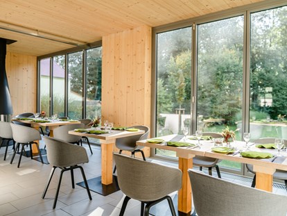 Naturhotel - Mitarbeiterbetreuung: Schulungen/ Ausflüge - Deutschland - Restaurant mit Kamin - Biohotel Schönhagener Mühle