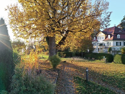 Naturhotel - Bio-Hotel Merkmale: Ladestation - Oberbayern - Herbst Biohotel Schlossgut Oberambach - Schlossgut Oberambach