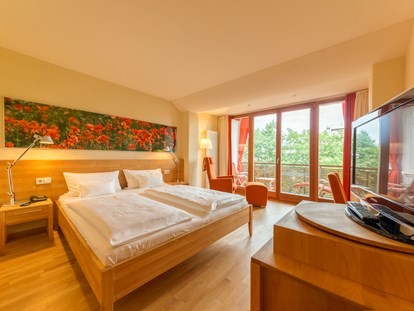 Naturhotel - Bio-Hotel Merkmale: Naturlatex Schlafsysteme - Doppelzimmer "Relax" (ca. 30 qm) zur Gartenseite - Bio-Thermalhotel Falkenhof
