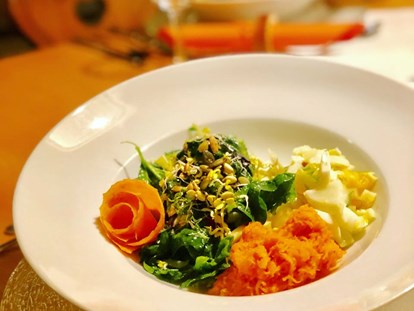 Naturhotel - Bio-Küche: Regionale Speisen - Vogt - Veggieküche: Gemischter Blattsalat mit einem Hausdressing - Berghüs Schratt