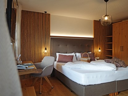 Naturhotel - BIO HOTELS® certified - Zöblen - Unser neues Panorama-Doppelzimmer Wildrose lädt zum Verweilen ein.  - moor&mehr Bio-Kurhotel