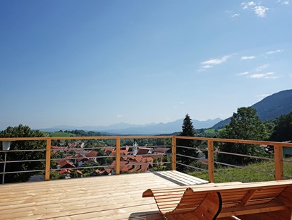 Naturhotel - Bio-Gemüse/Kräuter/Gewürze-Anbau/-verarbeitung - Bayern - Die Berge immer im Blick. Auf unserer Panorama-Plattform. - moor&mehr Bio-Kurhotel