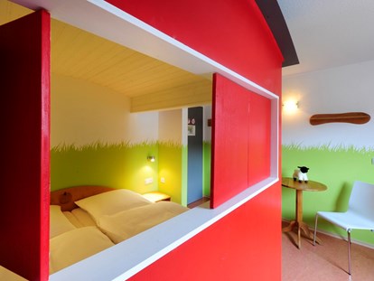 Naturhotel - Umgebungsschwerpunkt: Land - Ehrenberg (Fulda) - Das Schäferwagen-Zimmer - für alle, denen der wagen auf der Wiese zu cool ist :-) - krenzers rhön: Hotel + Apfelweingut + Bio-Landwirtschaft