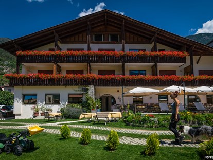 Naturhotel - Auszeichnung / Zertifikat / Partner: Mitglied Verein BIOHOTELS® - Südtirol - Meran - BIO HOTEL Landhotel Anna:  - Landhotel Anna & Reiterhof Vill
