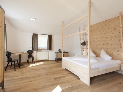 Naturhotel - Hoteltyp: BIO-Urlaubshotel - Meransen - BIO HOTEL Pennhof: Zimmer Laureus - Pennhof – Der Weg zu mir