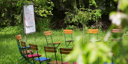 Naturhotel - auch für Familien mit Kindern - Kranzberg - BIO HOTEL Alter Wirt: 
Tagen im Apfelgarten  - Alter Wirt
