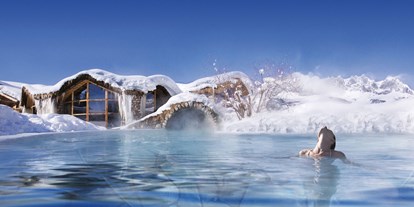 Naturhotel - Spa-Bereich mit mind. 2 unterschiedlichen Saunen - Österreich - Beheizter Pool der Wasserwelten im Winter - Biohotel Stanglwirt