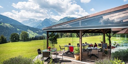 Naturhotel - Sonnenterrasse - Kitzbühel - Restaurant und Bar des Wellnesshotels mit Biobauernhof - Landhotel Gut Sonnberghof