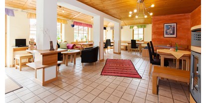 Nature hotel - Bayerischer Wald - Raum für Kommunikation, für Lachen und Freude - Miteinander sein - Die BIO Sportpension