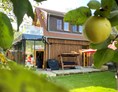 Biohotel: Ferienhaus "Rosenscheune", Blick aus dem rückwärtigen Garten - BIO-NATURIDYLL WIESENGRUND