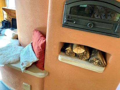 Nature hotel - Ökoheizung: Wärmepumpe - Hier wird in der Rosenscheune Pizza und Brot im Lehm Ofen gebacken - BIO-NATURIDYLL WIESENGRUND