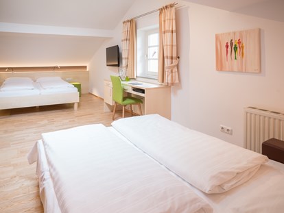 Naturhotel - auch für Familien mit Kindern - Obernberg (Oberhofen am Irrsee) - Vierbettzimmer - Das Grüne Hotel zur Post - 100% BIO