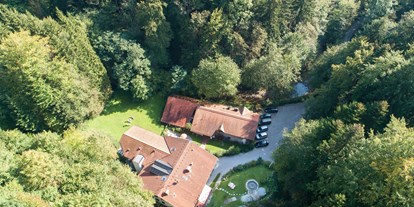 Naturhotel - Umgebungsschwerpunkt: Berg - PLZ 83417 (Deutschland) - Hotel im Wald Hammerschmiede bei Salzburg - Hotel Naturidyll Hammerschmiede 