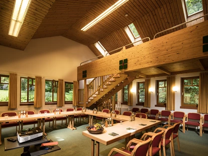 Naturhotel - Preisklasse: €€ - Gewerbegebiet-Salzweg - Hotel im Wald Hammerschmiede - Seminare und Retreats mitten im Wald - Hotel Naturidyll Hammerschmiede 