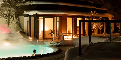 Naturhotel - Leogang - Schwimmbad und Whirlpool im Schnee, Ruhe-Wintergarten - Gartenhotel Theresia****S