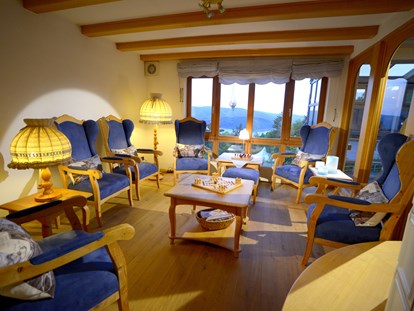 Nature hotel - Gemünden (Wohra) - Unser Gastraum zum Lesen, Plaudern und mehr... - BELVEDERE-das BIO Hotel garni & SuiteHotel am Edersee
