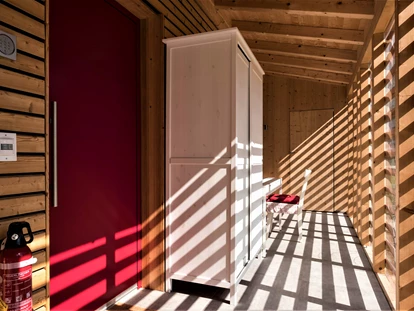 Naturhotel - Ökoheizung: Holzheizung: ja, Scheitholz - Fastenberg - Ihr Eingangsbereich in der hellen Veranda die Sie auch benützen können - THE GREEN LODGE 