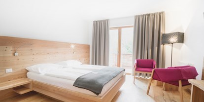Nature hotel - barrierefrei: Öffentliche Bereiche barrierefrei - Ritten - Elegante Zimmer mit natürlichen Lärchenböden - Sun room xl - Vegan Hotel LA VIMEA