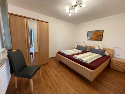 Nature hotel - Preisklasse: € - PLZ 31234 (Deutschland) - Schlafzimmer Natur-Suite im Neues Landhaus im Bio-Hotel TraumzeitHof - Bio-Hotel TraumzeitHof - Naturotel 