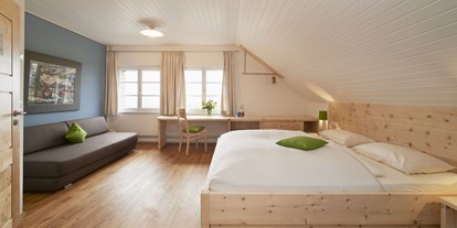 Naturhotel - PLZ 36329 (Deutschland) - Zimmer Zirbe - LindenGut - das Bio-Gästehaus